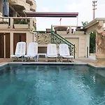 Lord فندق